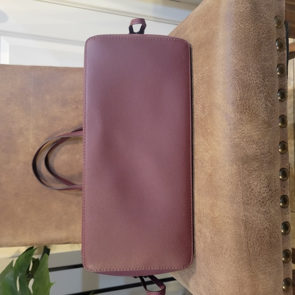 Michael Kors Gilly LeaterTote Bag with Gold Hardware New. - Picture 3 of 9